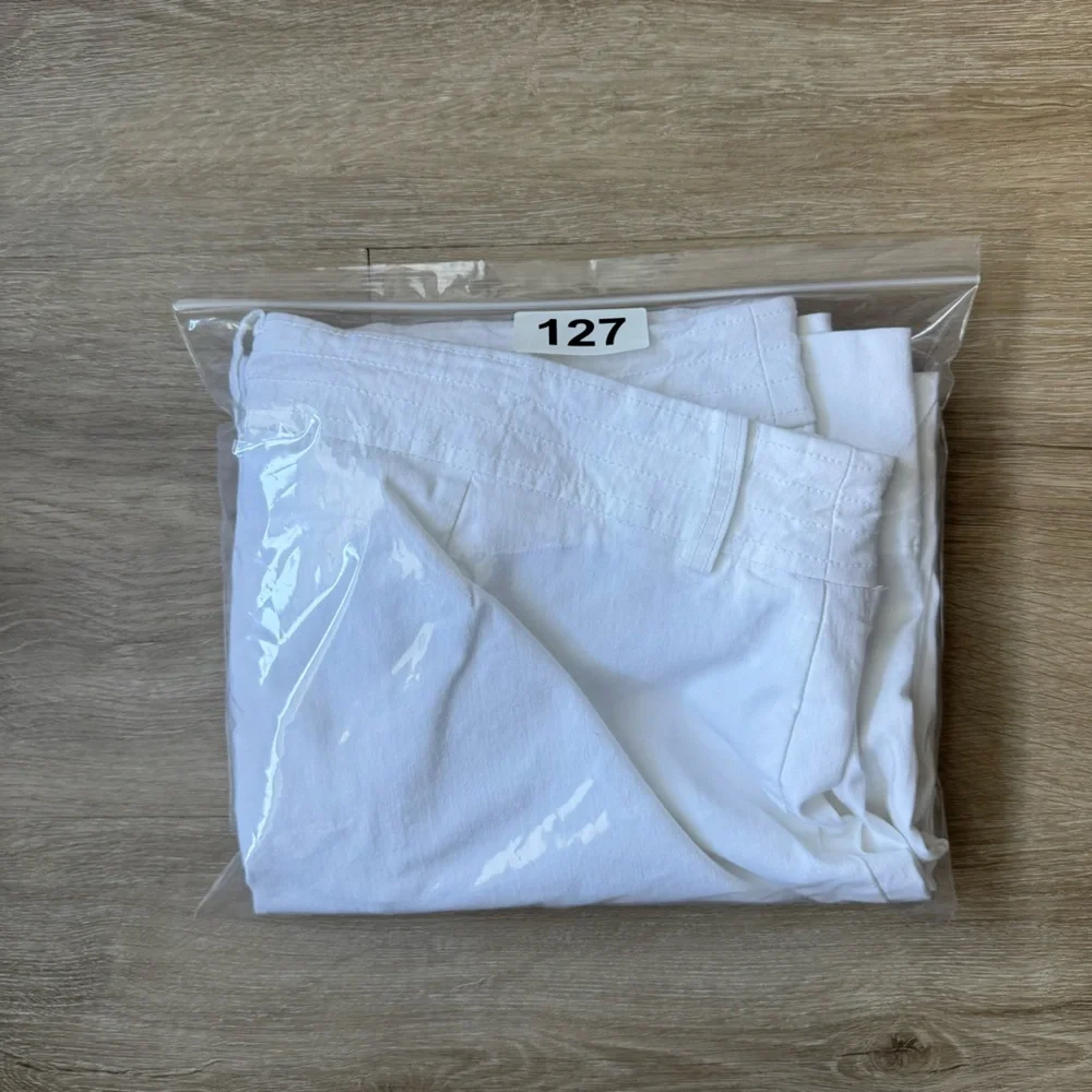 Chicos White Cropped Minimalist Classic Coastal SZ 2.5 US 14 - Picture 8 of 8